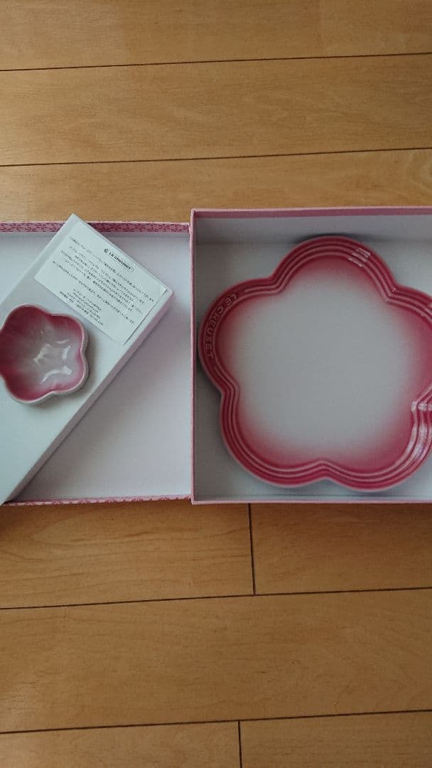 ルクルーゼ Fleur Plate Set