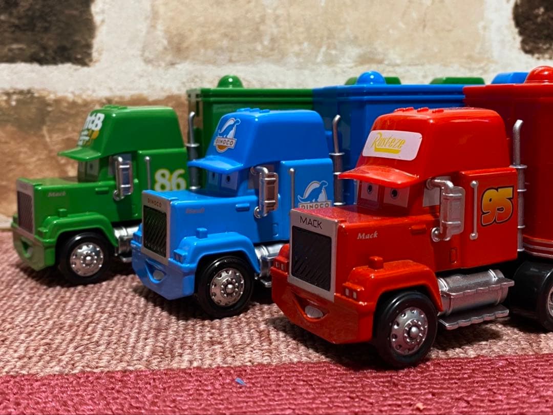 【新品】カーズ　マック トラック トレーラー　3台セット