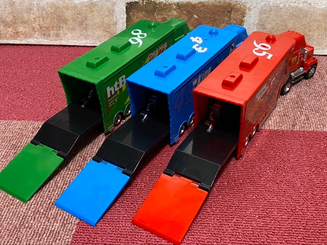 【新品】カーズ　マック トラック トレーラー　3台セット