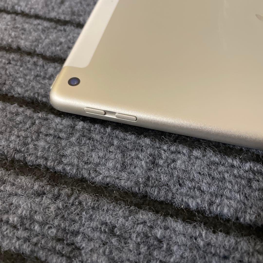 178 iPad 5世代 32GB Wi-Fi シルバー
