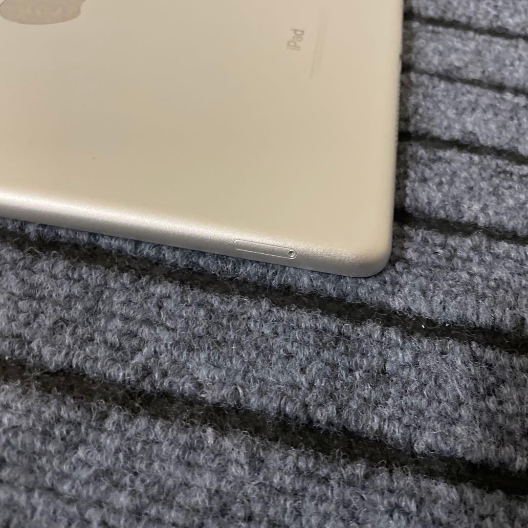 178 iPad 5世代 32GB Wi-Fi シルバー