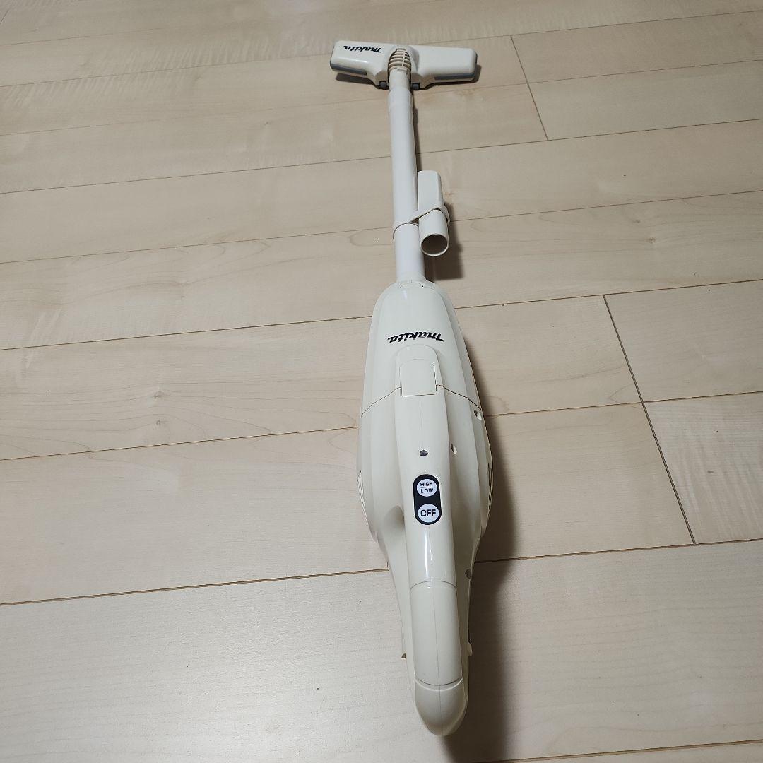 makitta充電式クリーナーCzL102D