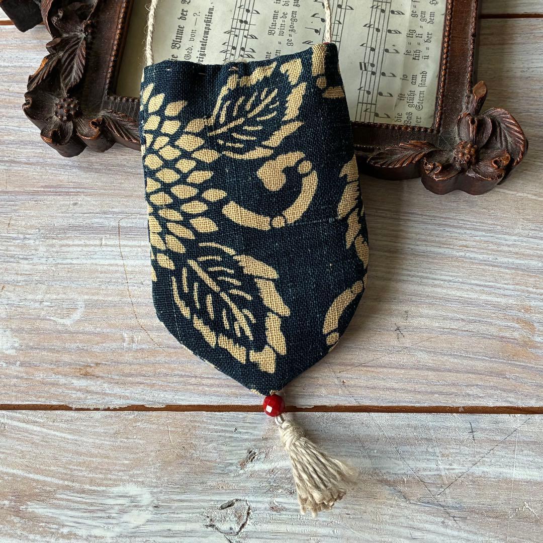 お守りネックレス＊藍染布＊古布＊赤珊瑚＊水晶＊天然石*和モダン