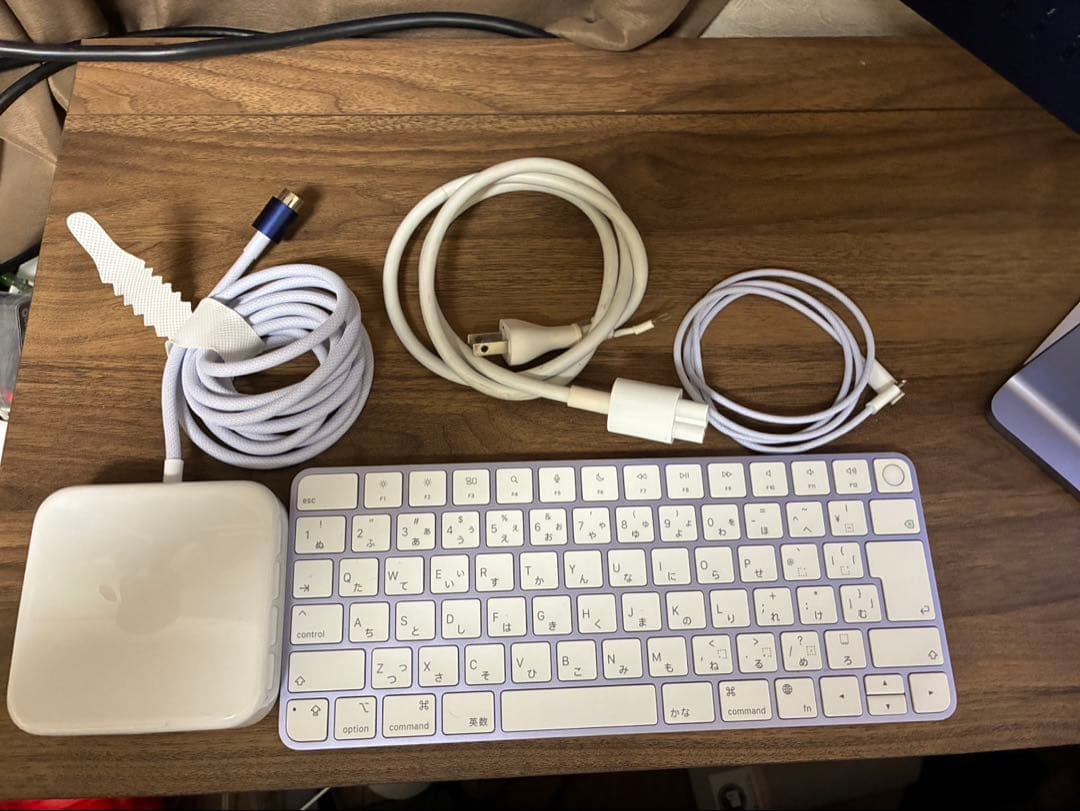 ほぼ新品Apple iMac 24インチパープル　付属品全部込 16GB 256