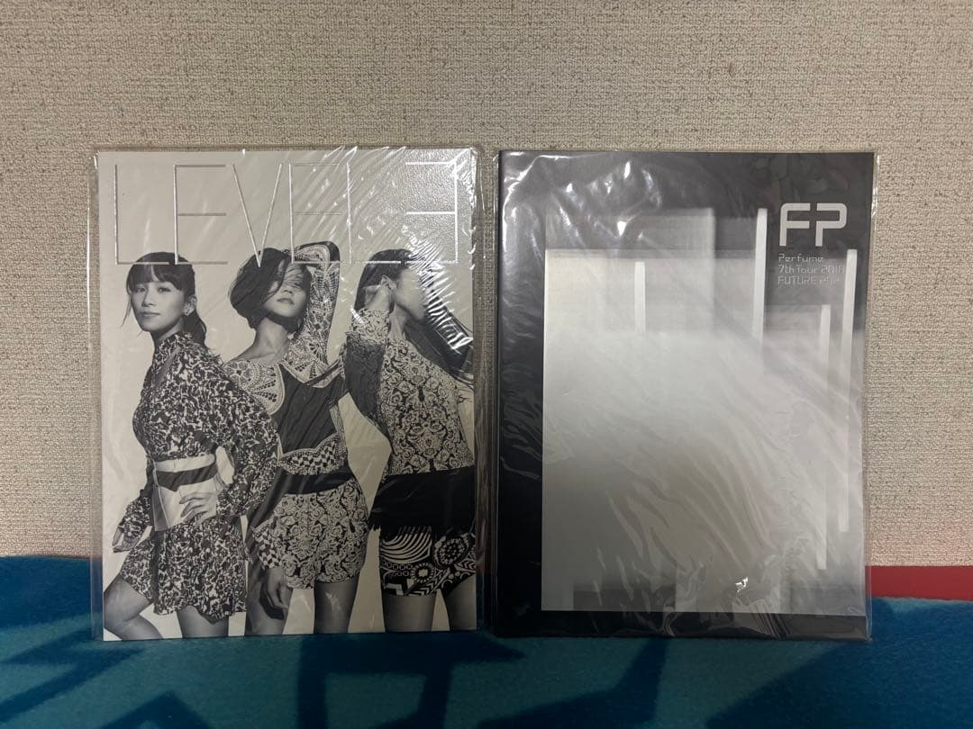 Perfume 写真集7冊、ツアーパンフレット9冊