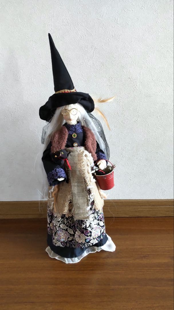 魔女立ち人形
