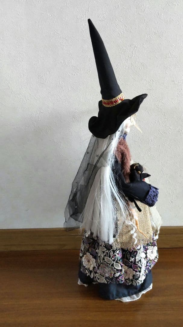 魔女立ち人形