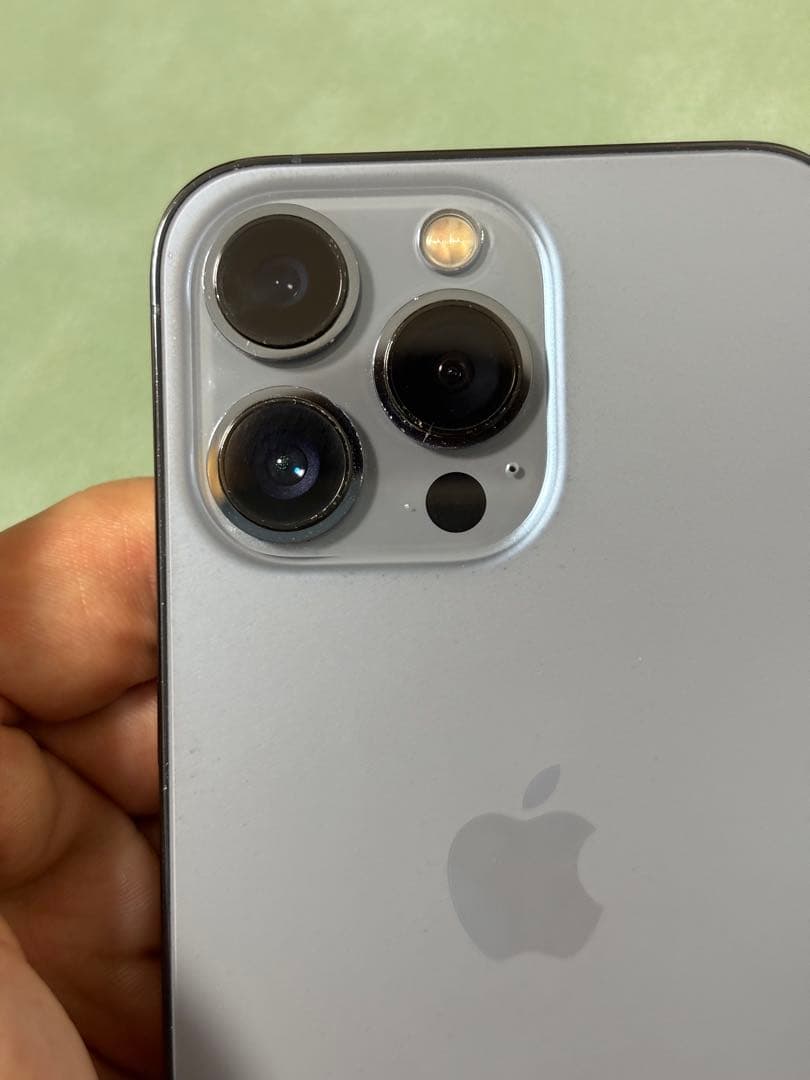 iPhone 13 Pro 256GB ( アップル交換新品バッテリー100%)