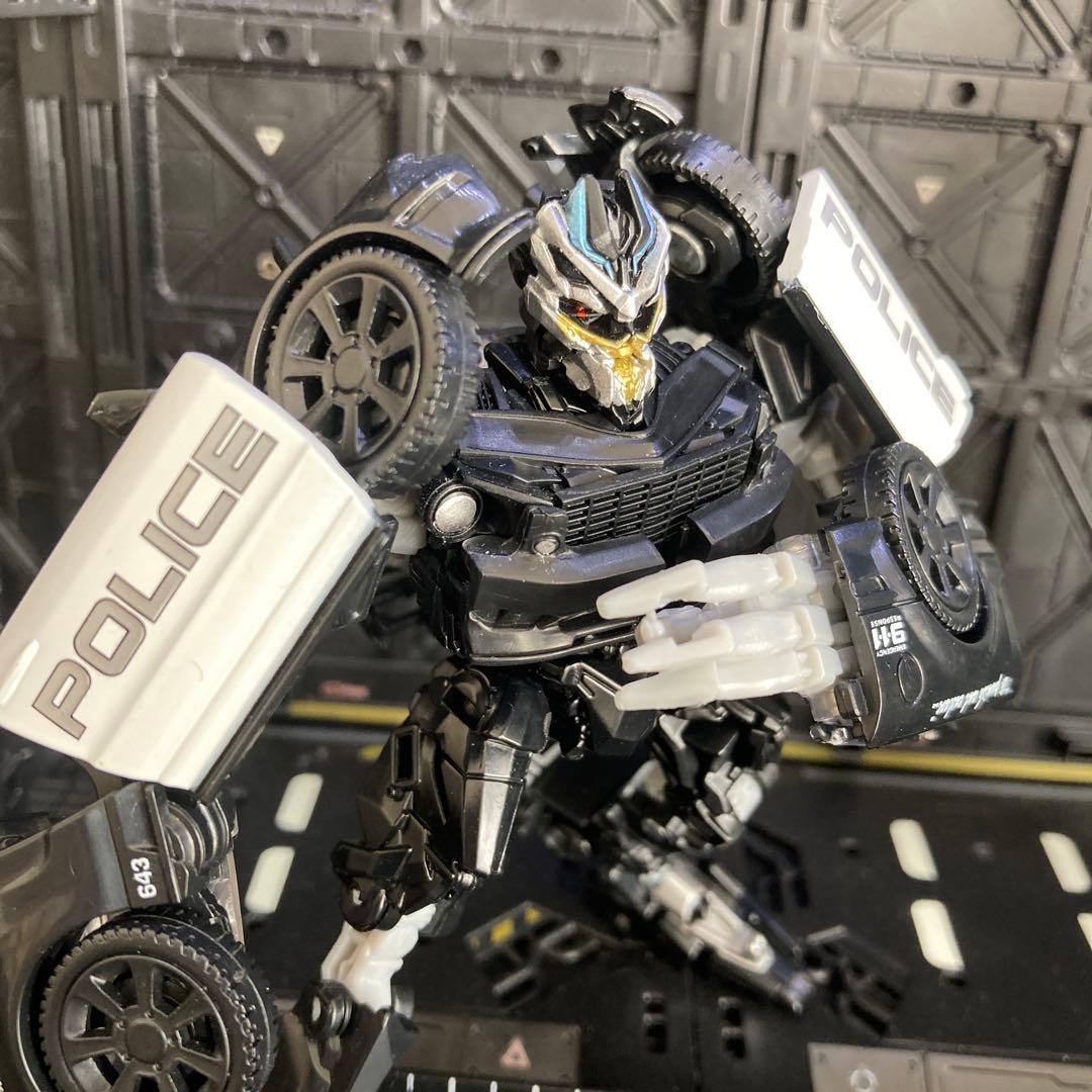 SS-21 DECEPTICONバリケード トランスフォーマー　スタジオシリーズ