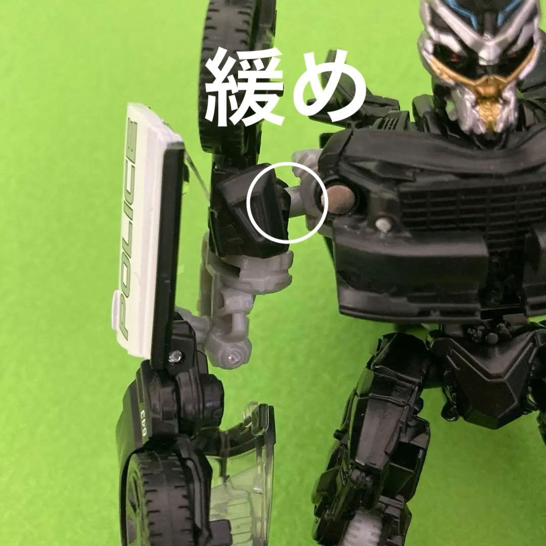 SS-21 DECEPTICONバリケード トランスフォーマー　スタジオシリーズ