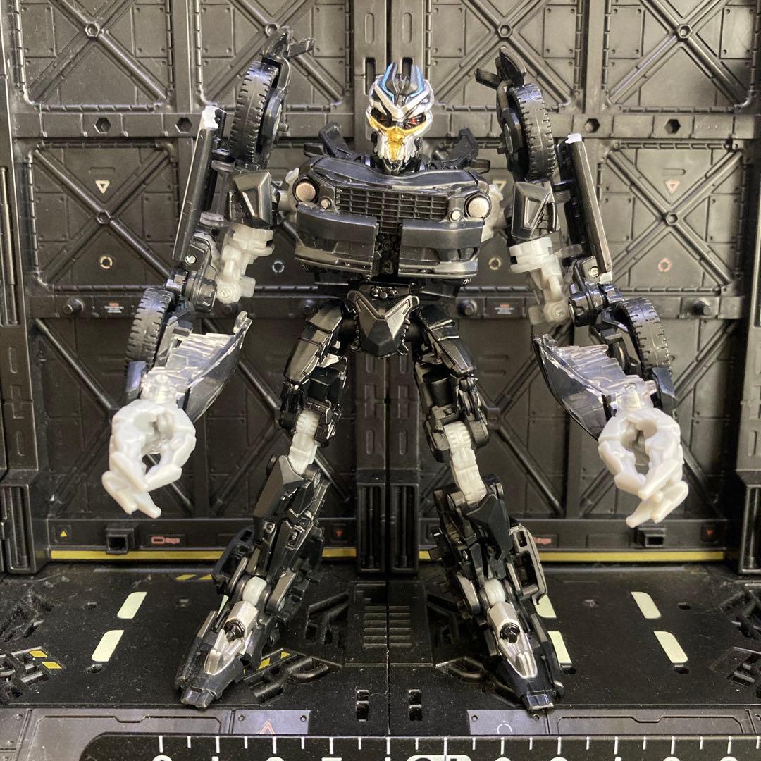 SS-21 DECEPTICONバリケード トランスフォーマー　スタジオシリーズ