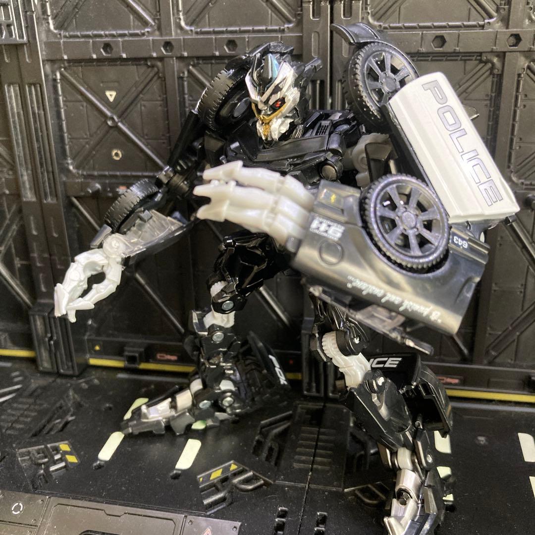 SS-21 DECEPTICONバリケード トランスフォーマー　スタジオシリーズ