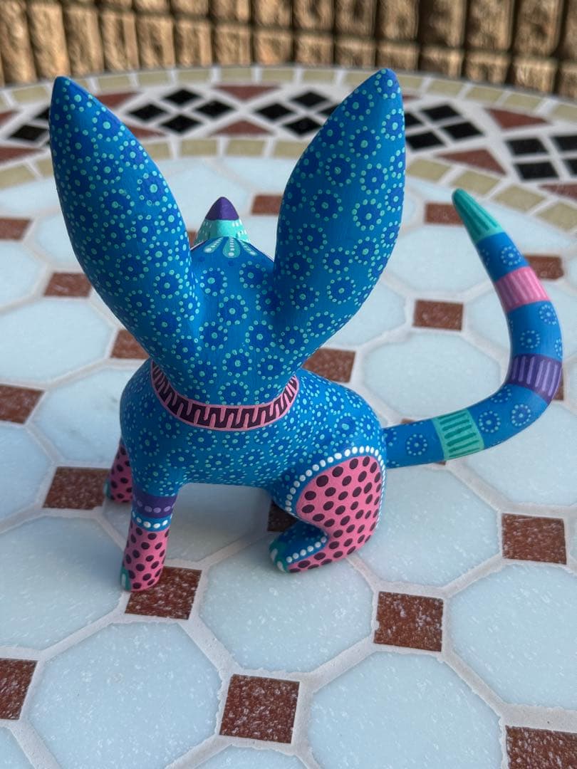 【工房署名　一点物】オアハカ アレブリヘス　チワワ コパル材 木彫り 民芸 置物