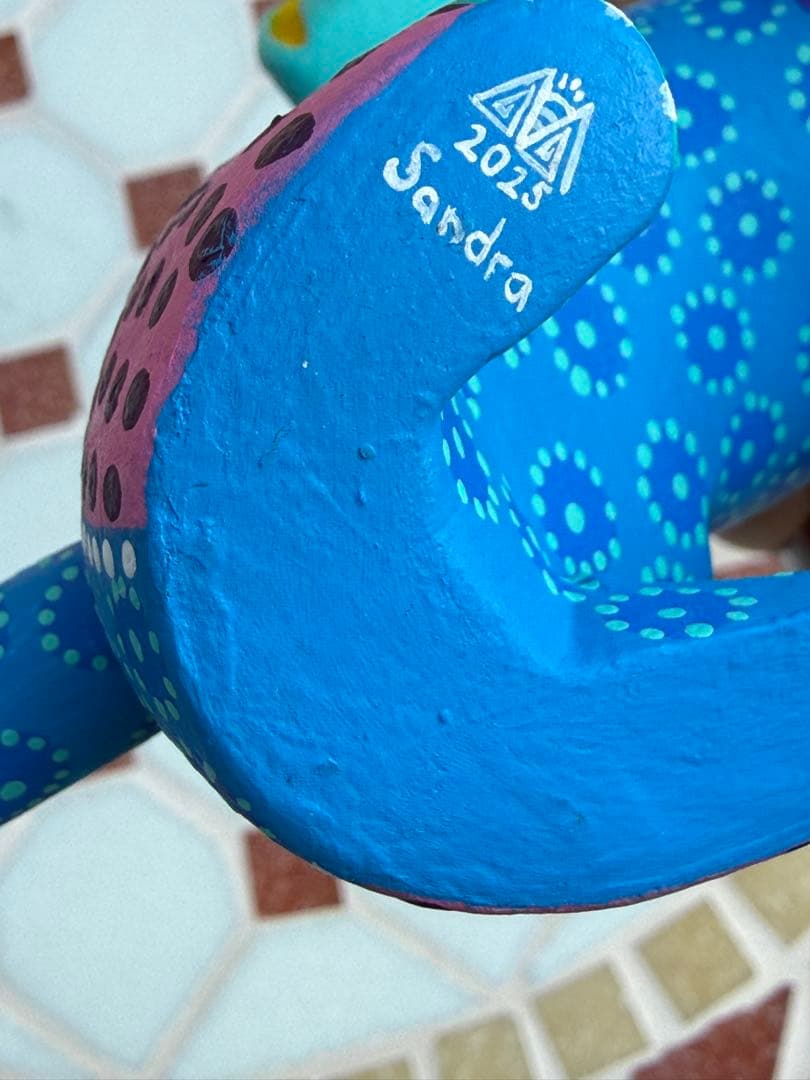 【工房署名　一点物】オアハカ アレブリヘス　チワワ コパル材 木彫り 民芸 置物