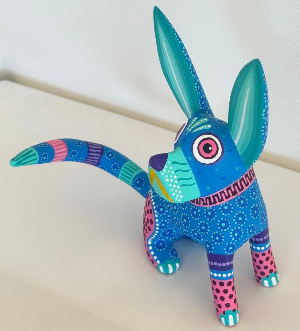 【工房署名　一点物】オアハカ アレブリヘス　チワワ コパル材 木彫り 民芸 置物