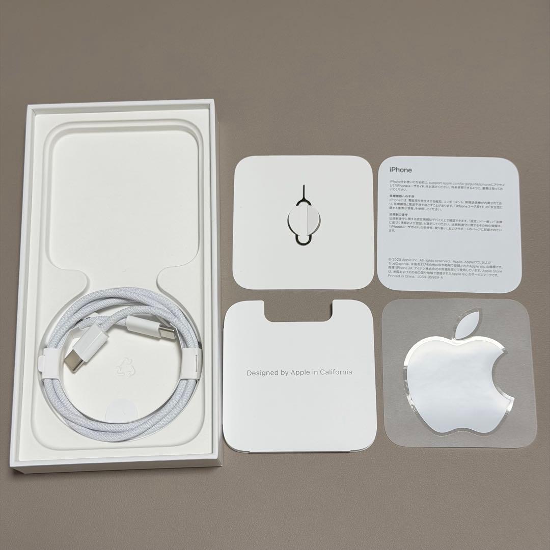美品　iPhone 15pro 256GB ホワイトチタニウム　付属品あり