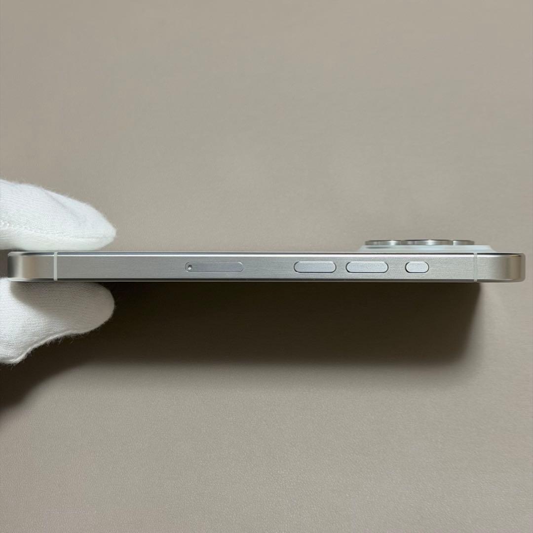 美品　iPhone 15pro 256GB ホワイトチタニウム　付属品あり