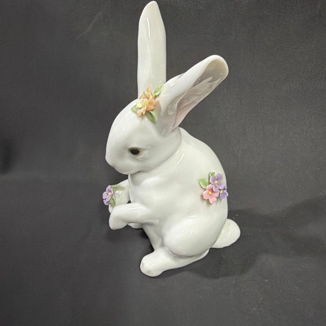 Lladro 陶器製ウサギの置物 花付き