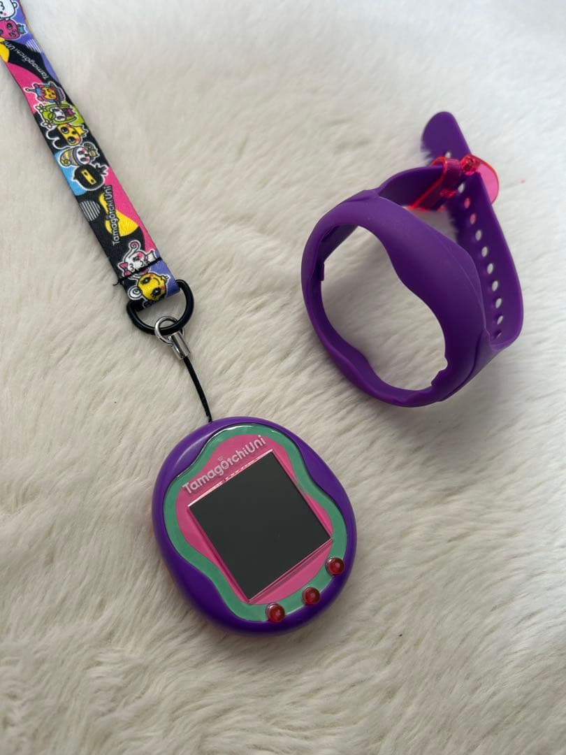 Tamagotchi Uni 紫色 ネックストラップ付き