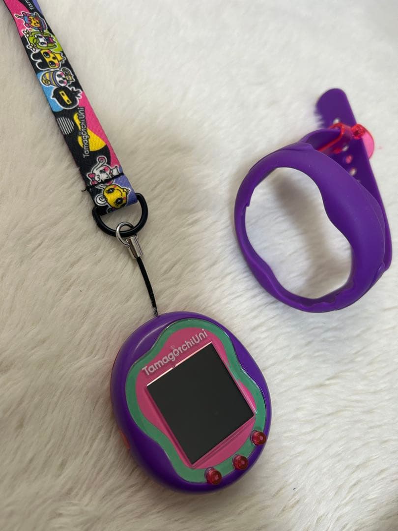 Tamagotchi Uni 紫色 ネックストラップ付き