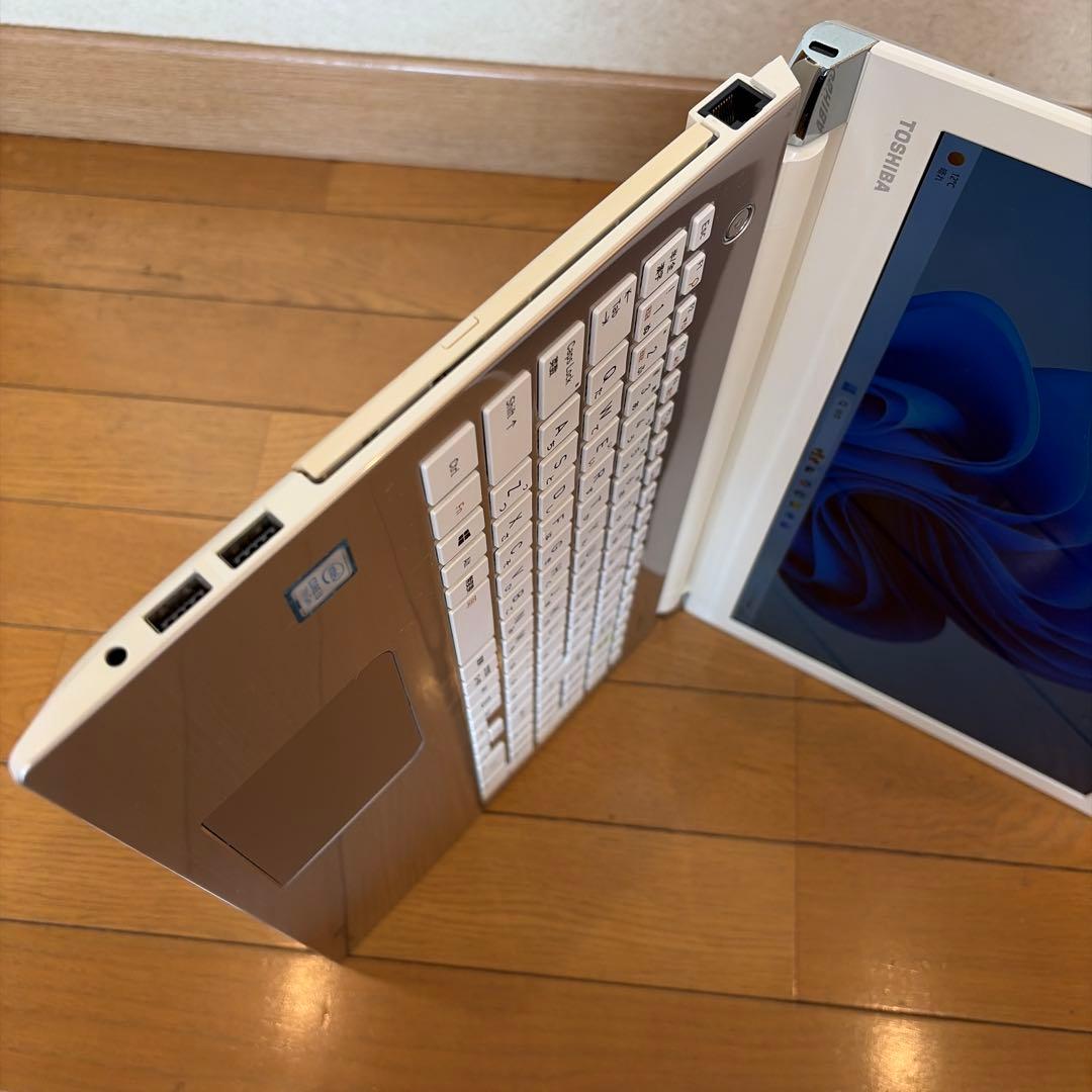 東芝Dynabook TX/5GG Core i3-7100U サテンゴールド