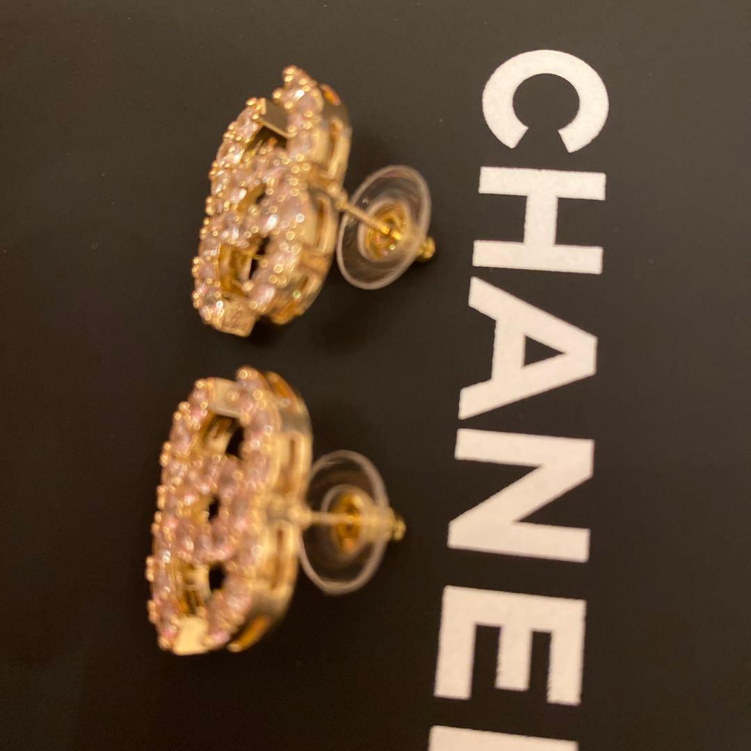 クリスタルノベルティピアス