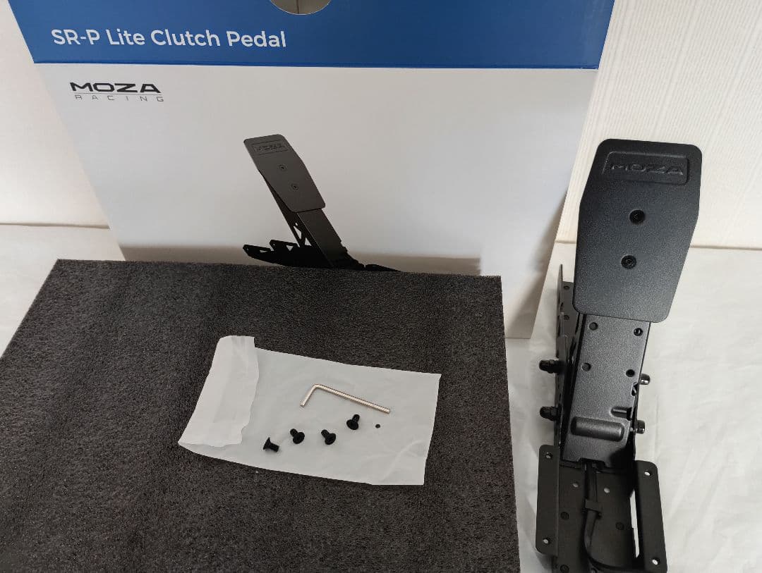 MOZA R3　ハンコン　ダイレクトドライブ　別売のクラッチペダル付き
