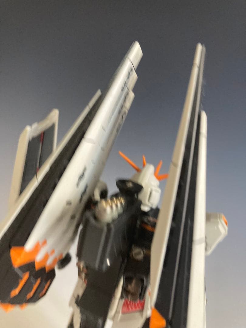 RGニューガンダム　台座付き　完全塗装品　ガンプラ完成品