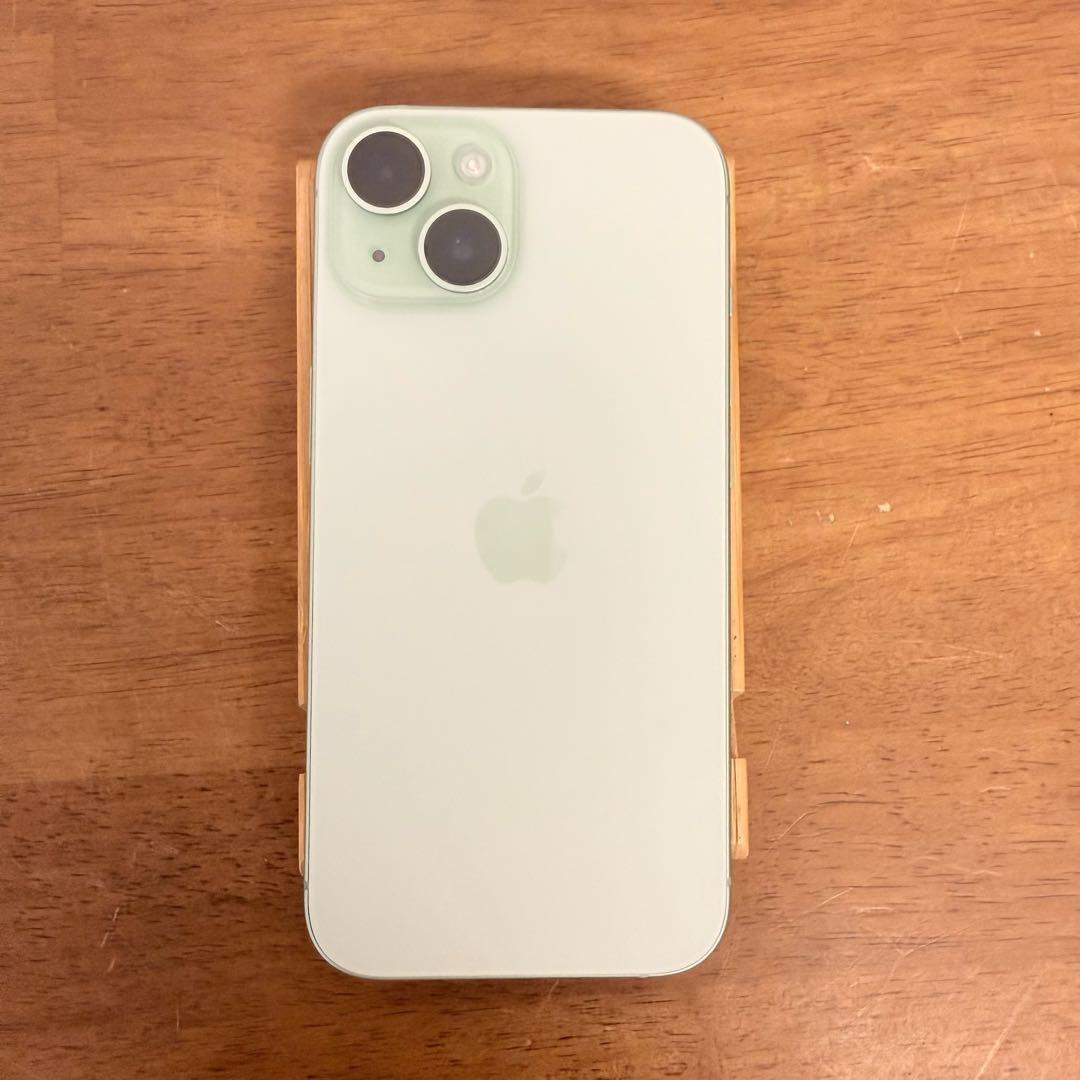 ● 美品 iPhone15 256GB グリーン MTMT3J/A SIMフリー