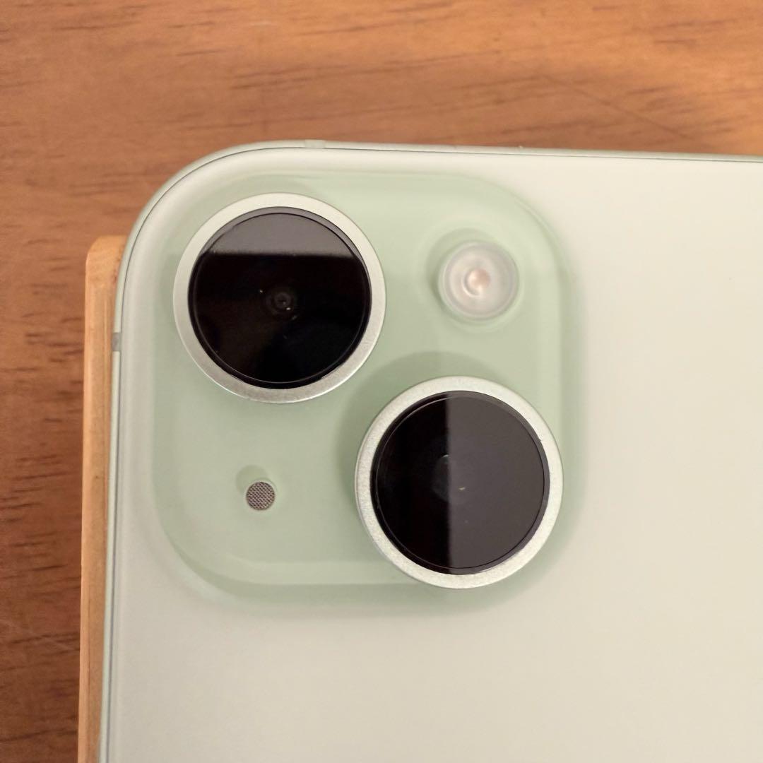 ● 美品 iPhone15 256GB グリーン MTMT3J/A SIMフリー