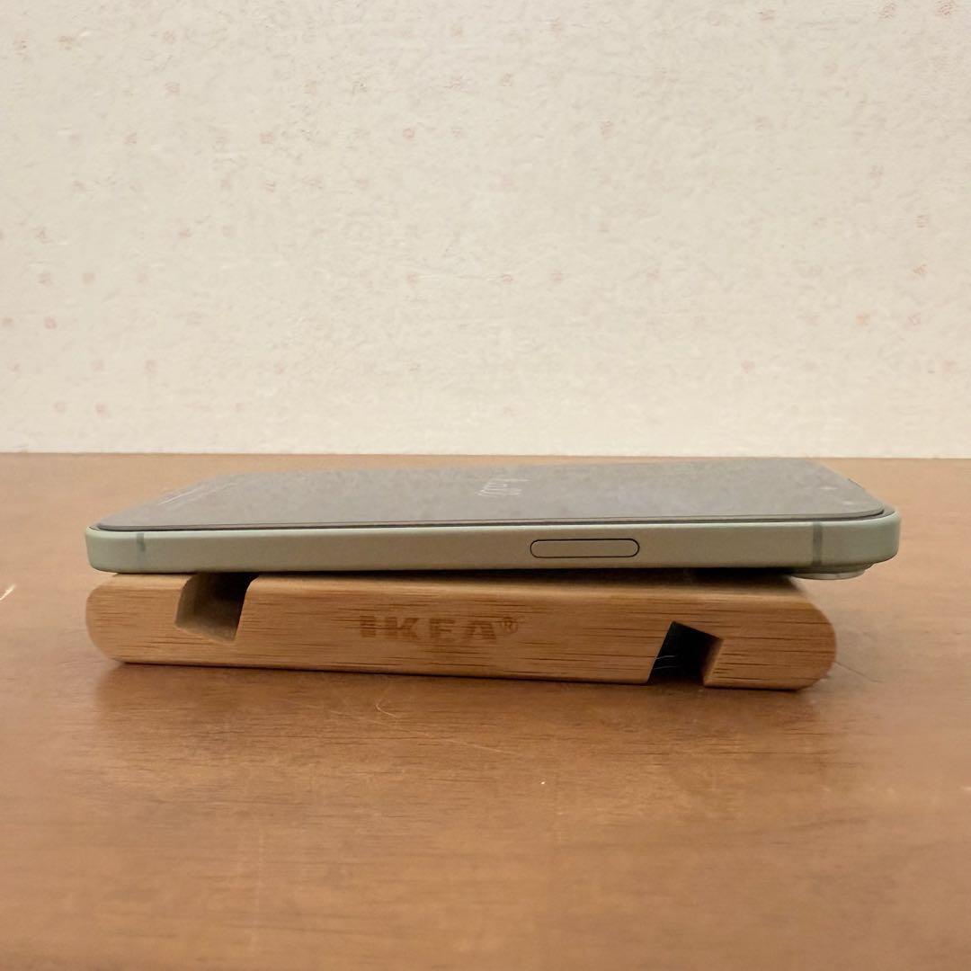 ● 美品 iPhone15 256GB グリーン MTMT3J/A SIMフリー