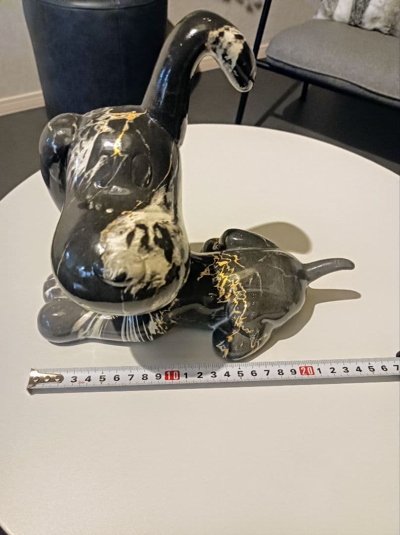 カレ　犬型マーブル模様の置物