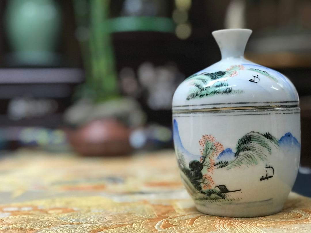 シノワズリ　景徳鎮　民国期　浅绛彩　蓋付き小物入れ　菓子器　茶壺　在銘