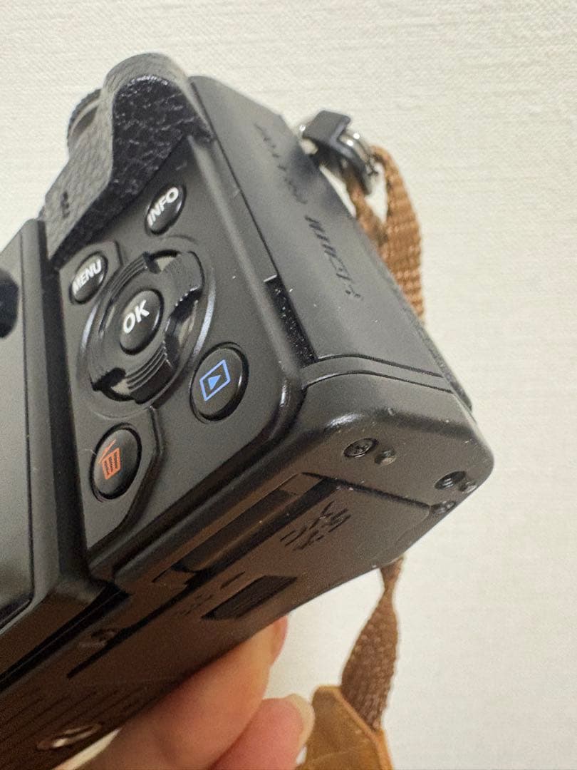 OLYMPUS E-M10 Mark II デジタル一眼レフ