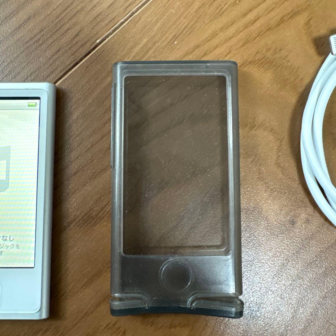 【美品】iPod nano１６Ｇ (第7世代) グレー　充電ケーブル付き