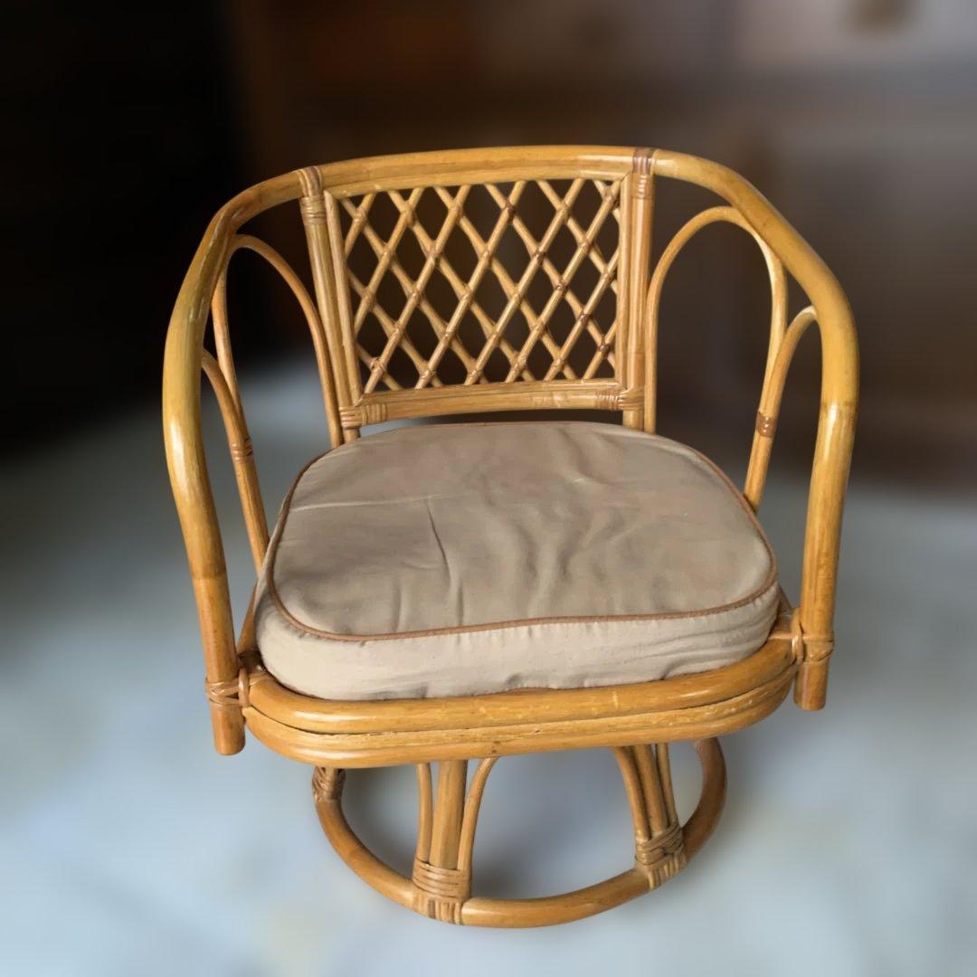 回転ラタンチェアと座椅子（オットマン）セット