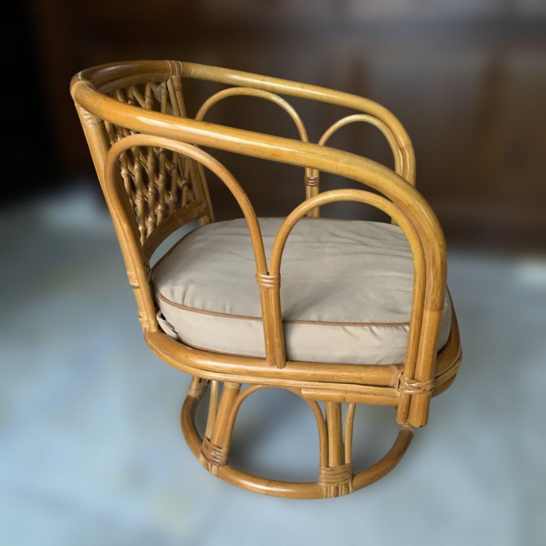 回転ラタンチェアと座椅子（オットマン）セット