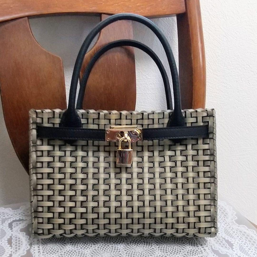 ブラック×ゴールドのカデナバッグ　パーティーバッグ