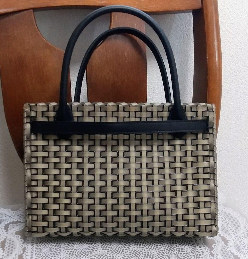 ブラック×ゴールドのカデナバッグ　パーティーバッグ