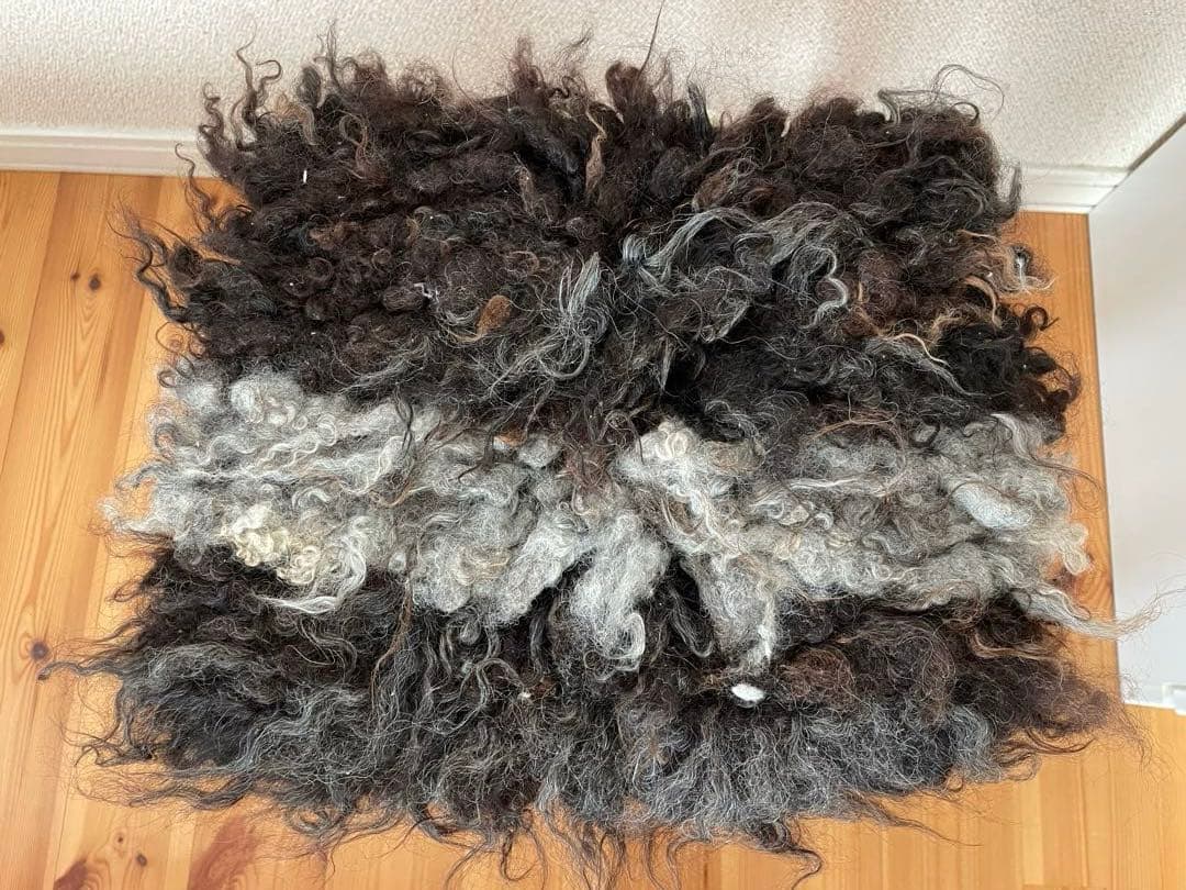 アンティーク　木製スツール 　一点ものウールファー付　ヴィンテージ