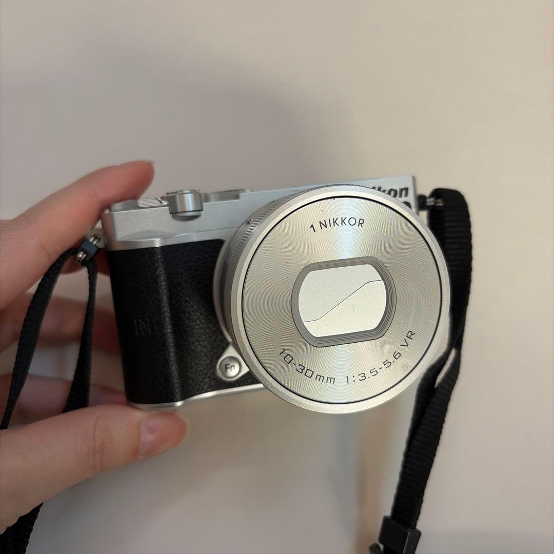 Nikon 1 J5 ミラーレスカメラ