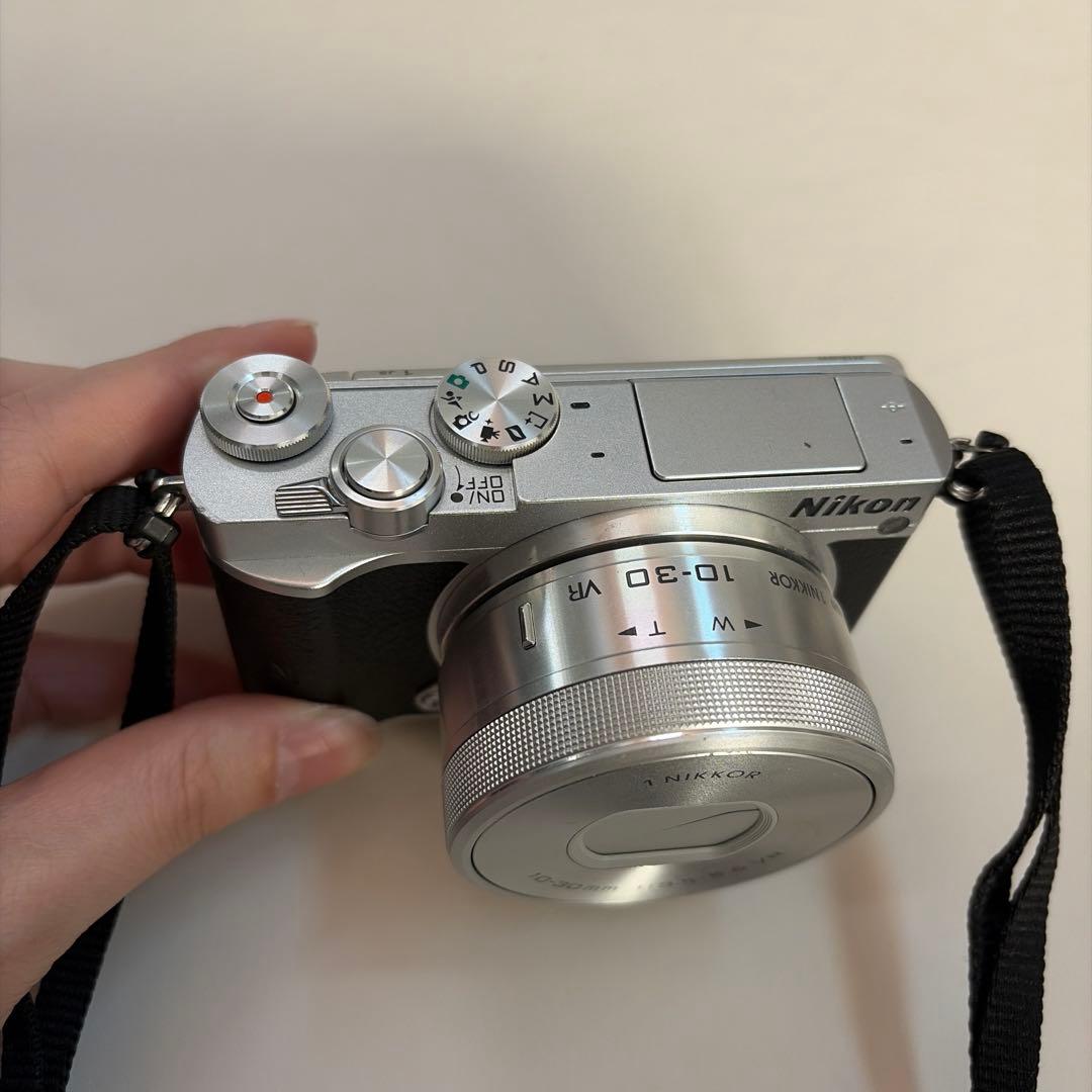 Nikon 1 J5 ミラーレスカメラ