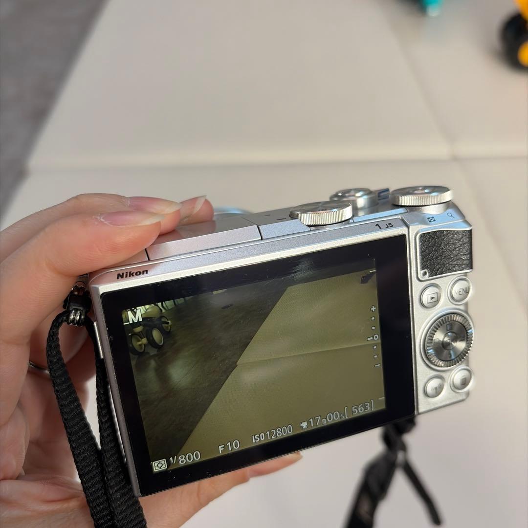 Nikon 1 J5 ミラーレスカメラ