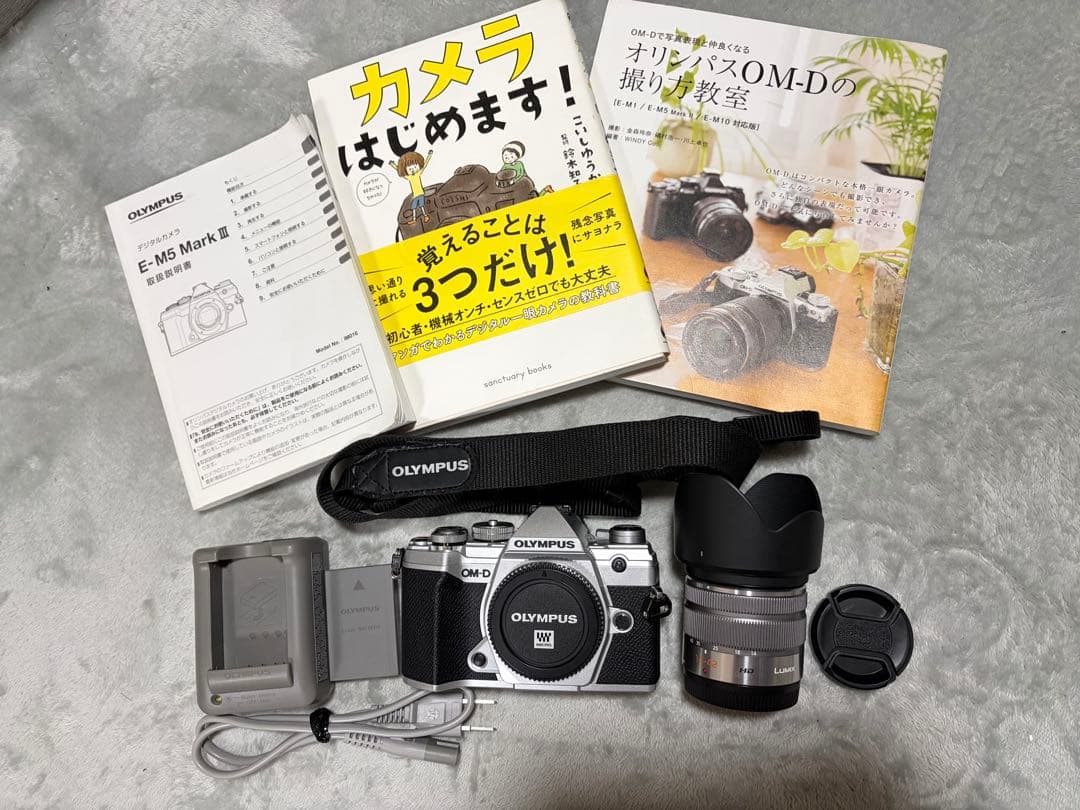 OLYMPUS OM-D E-M5 Mark III / H-FS1442レンズ