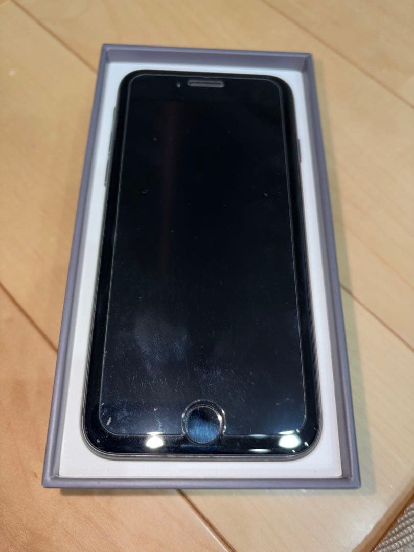 iPhone8 スペースグレイ 64GB バッテリー残量81％