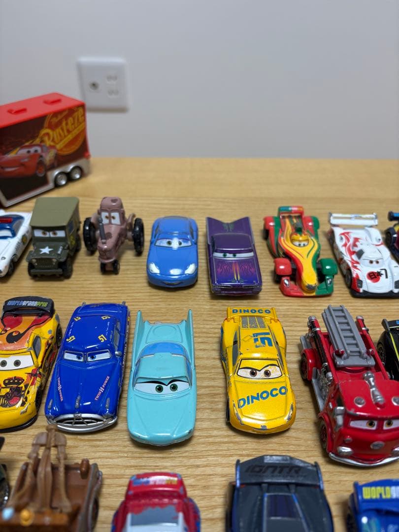 カーズ　トミカ　ミニカー　まとめ売り　40台