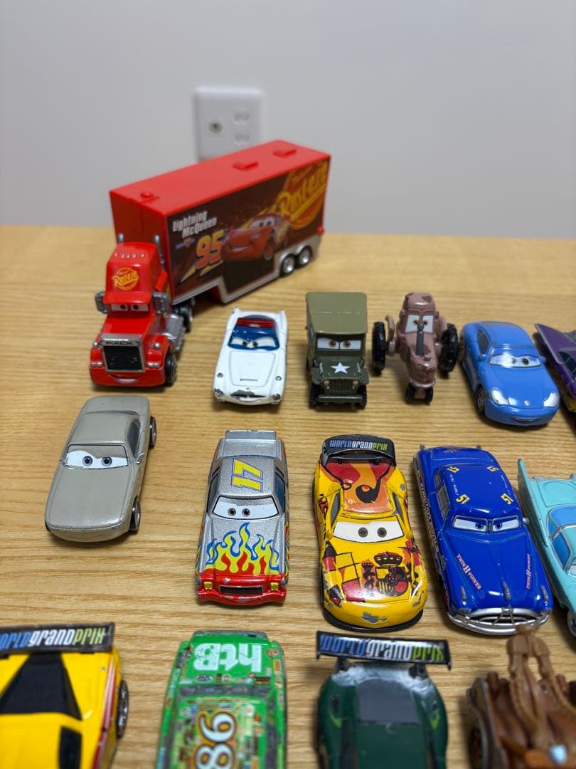 カーズ　トミカ　ミニカー　まとめ売り　40台