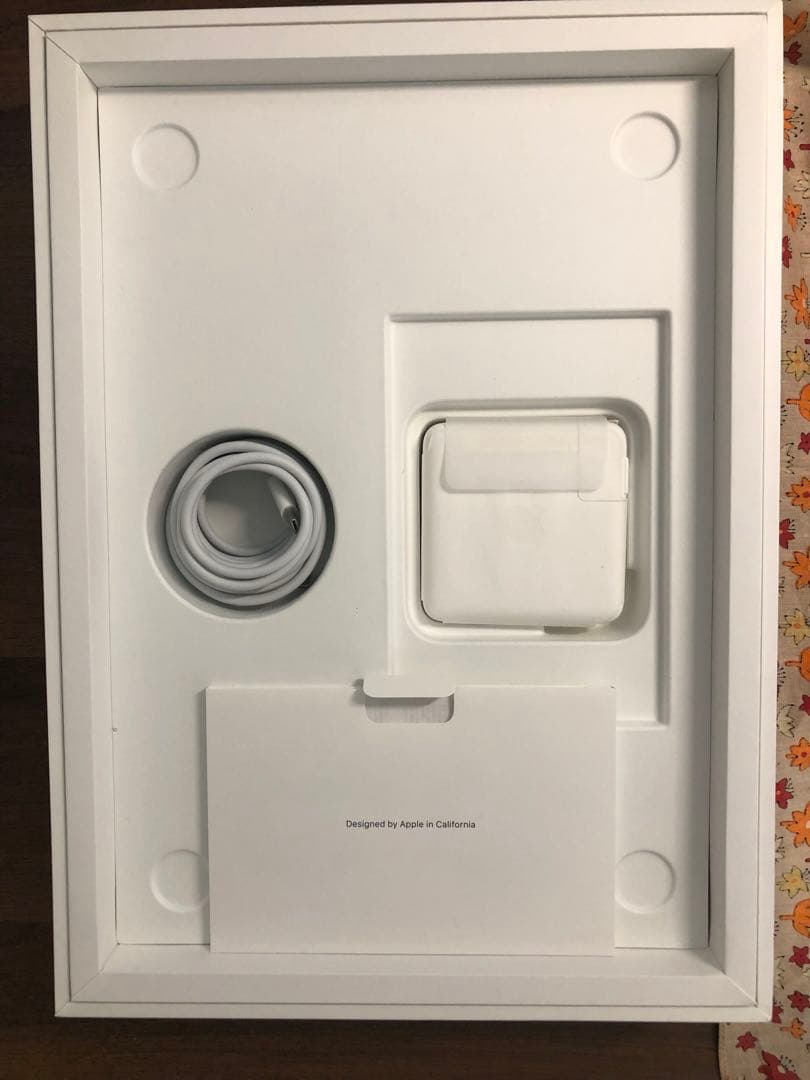 超美品　MacBook Pro 13インチ　M2 8GB 512SSD