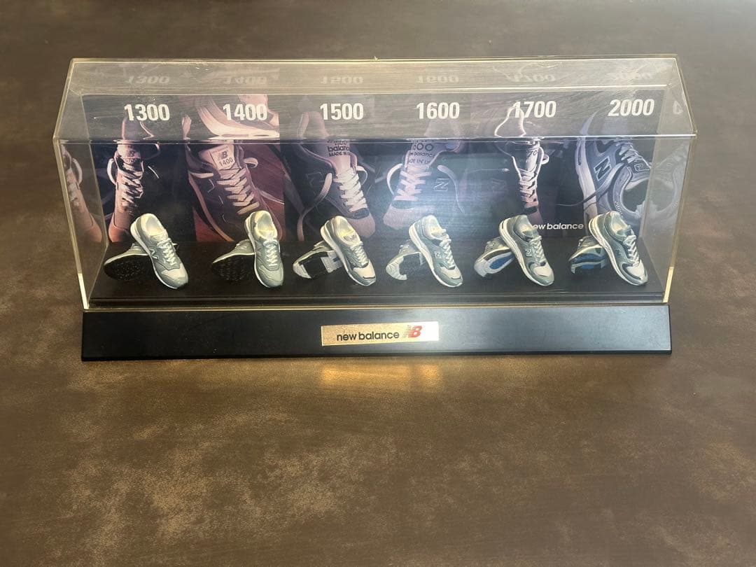 new balance 非売品　フィギュア
