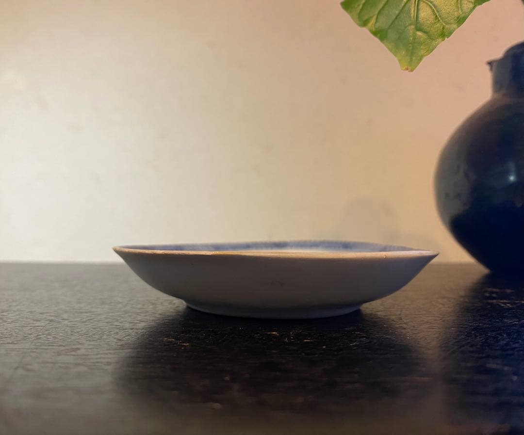アンティーク・景徳鎮窯・染付花蝶文・豆小皿•鑑賞スタンド付・２点セット